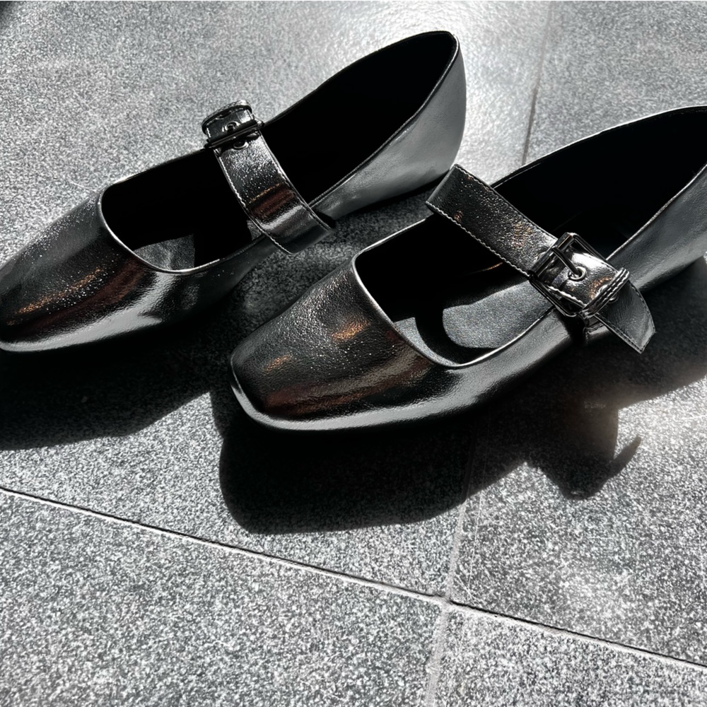 NWT Dolce Vita Silver Mary Jane Shoes Size 8.5